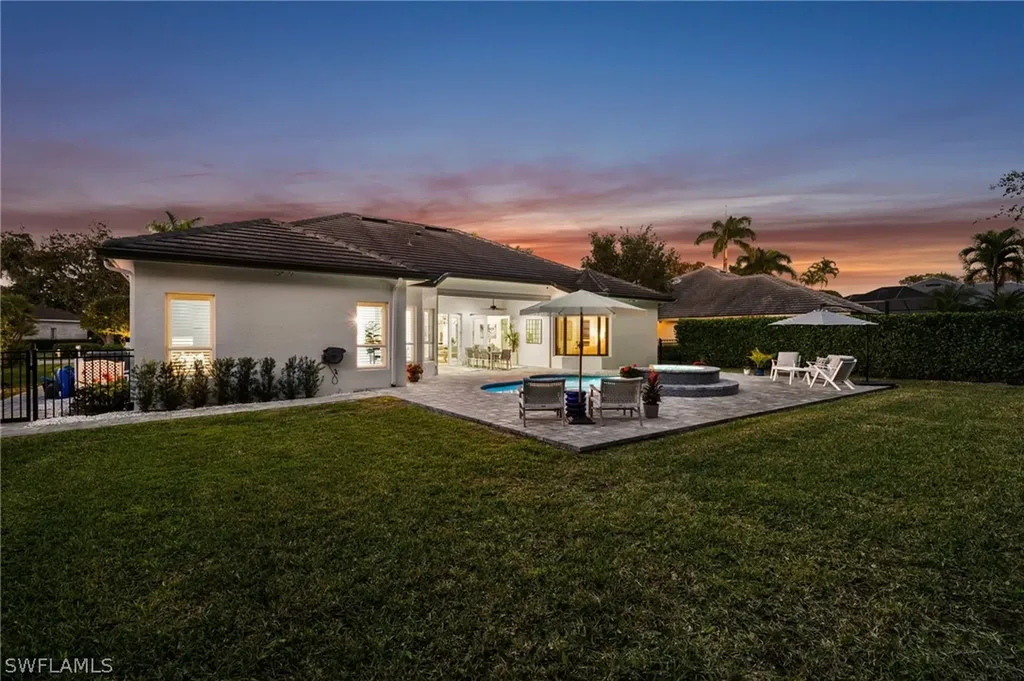 985 Spanish Moss Trail Naples FL 34108