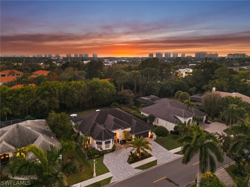 985 Spanish Moss Trail Naples FL 34108