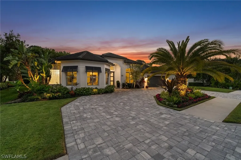 985 Spanish Moss Trail Naples FL 34108