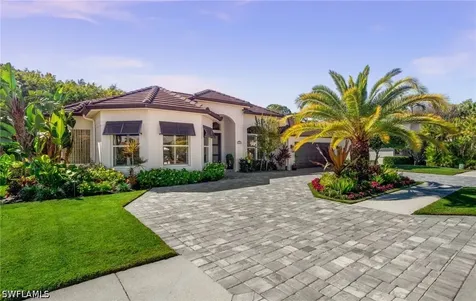 985 Spanish Moss Trail Naples FL 34108