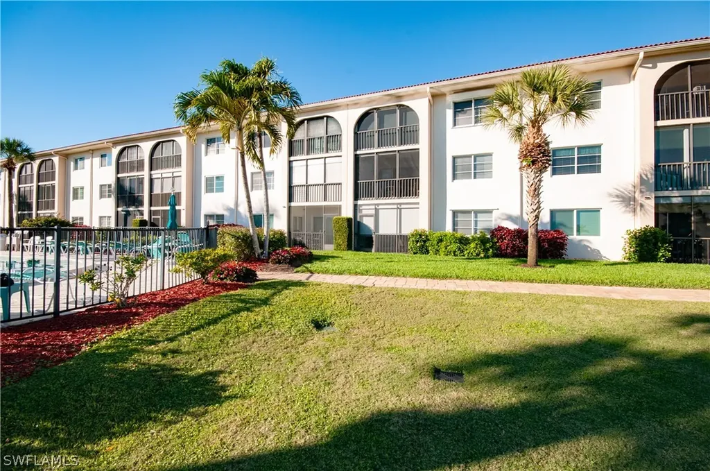 13 High Point Circle N Naples FL 34103