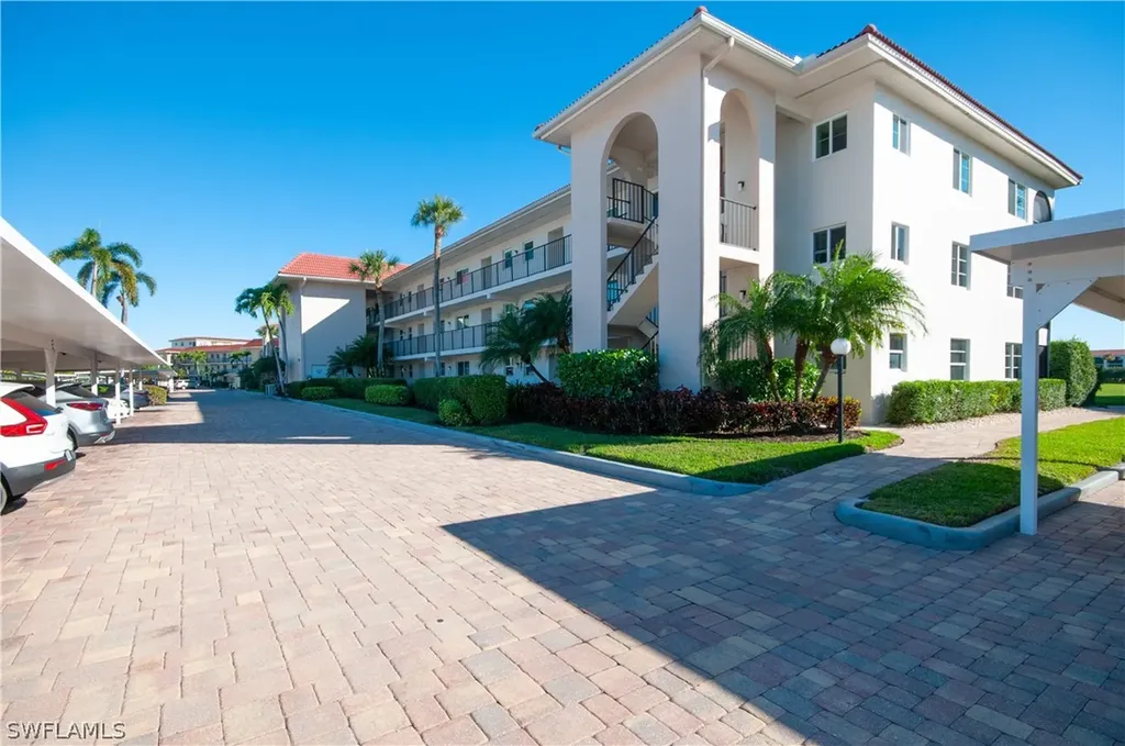 13 High Point Circle N Naples FL 34103