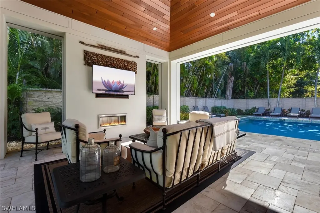 2250 Crayton Road Naples FL 34103
