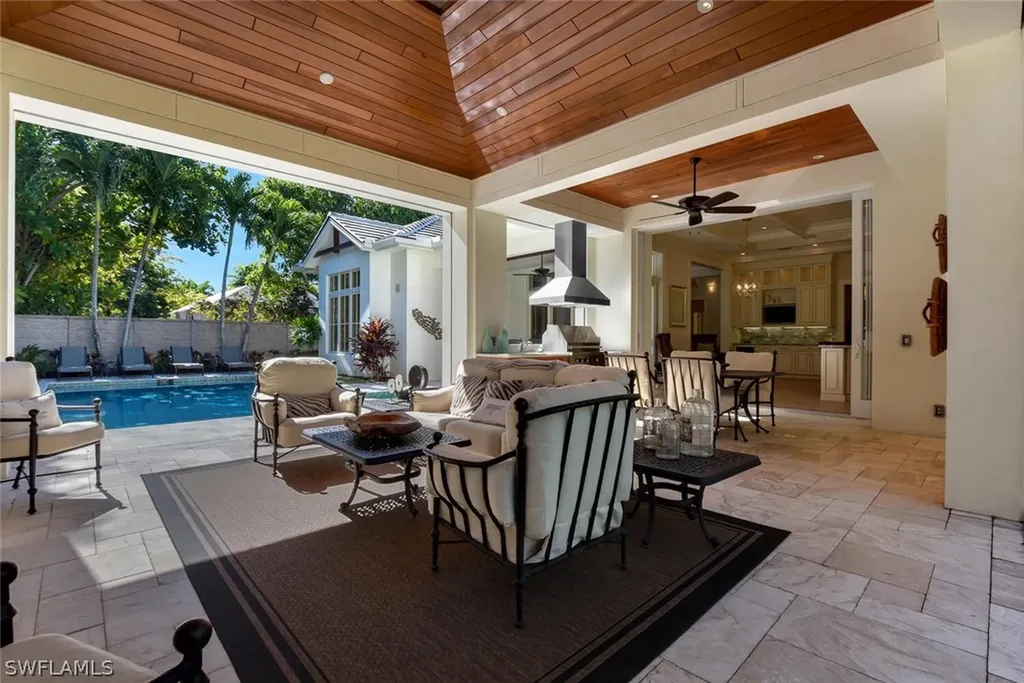 2250 Crayton Road Naples FL 34103