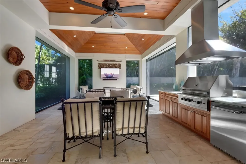 2250 Crayton Road Naples FL 34103