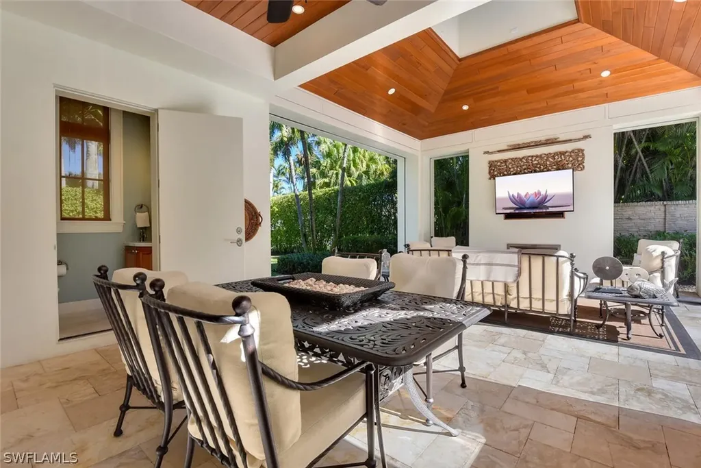 2250 Crayton Road Naples FL 34103