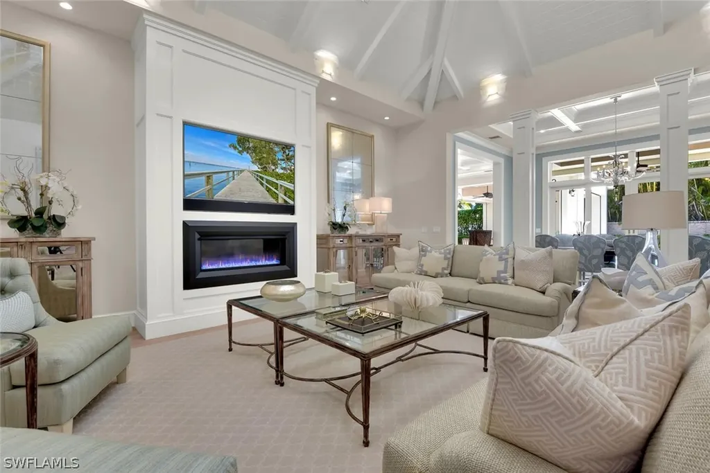 2250 Crayton Road Naples FL 34103