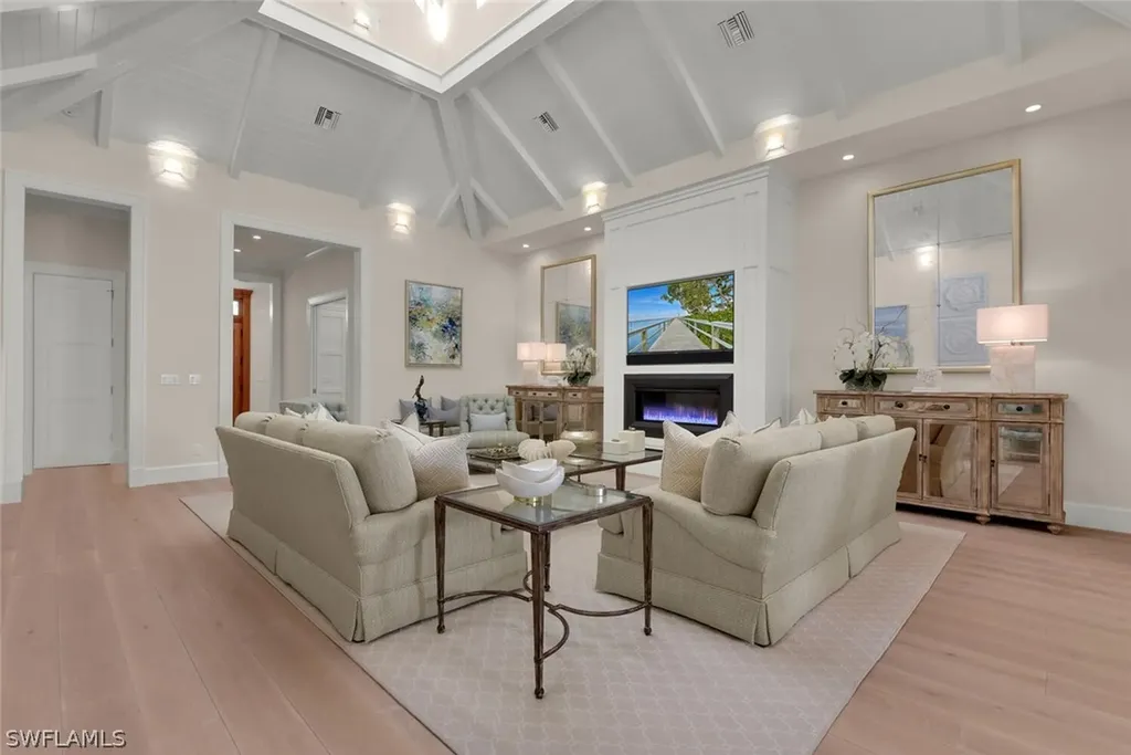2250 Crayton Road Naples FL 34103