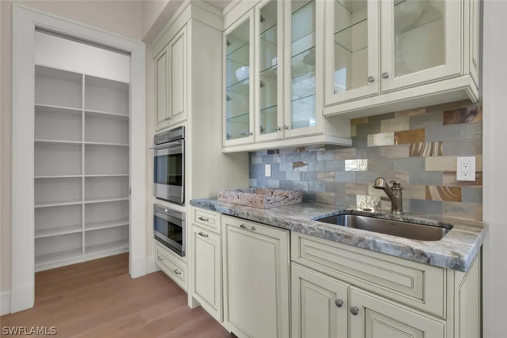 2250 Crayton Road Naples FL 34103