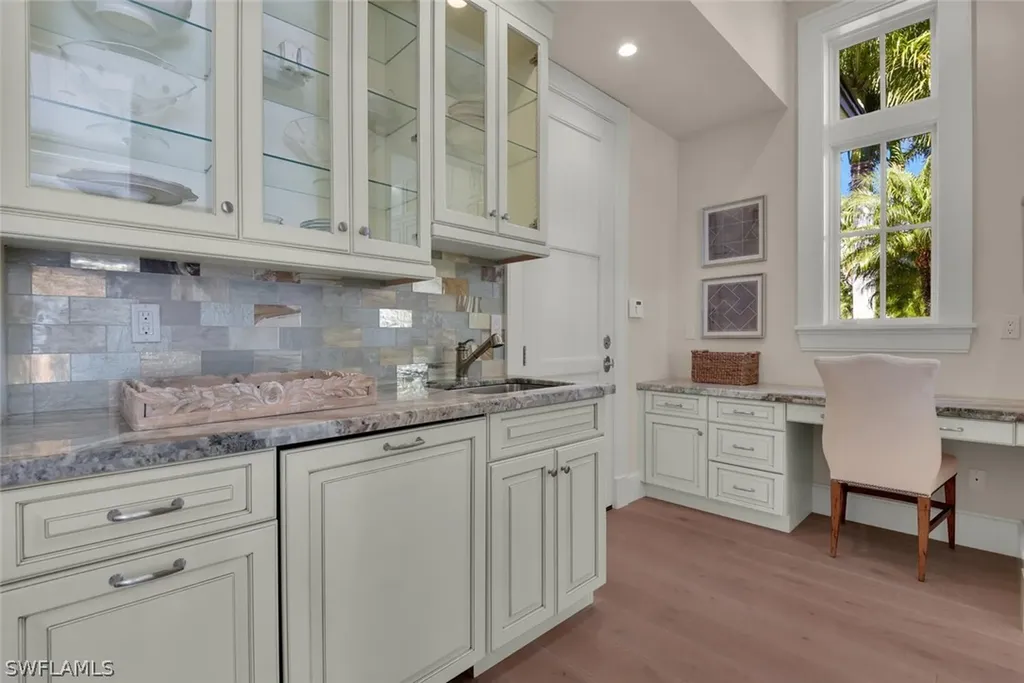 2250 Crayton Road Naples FL 34103