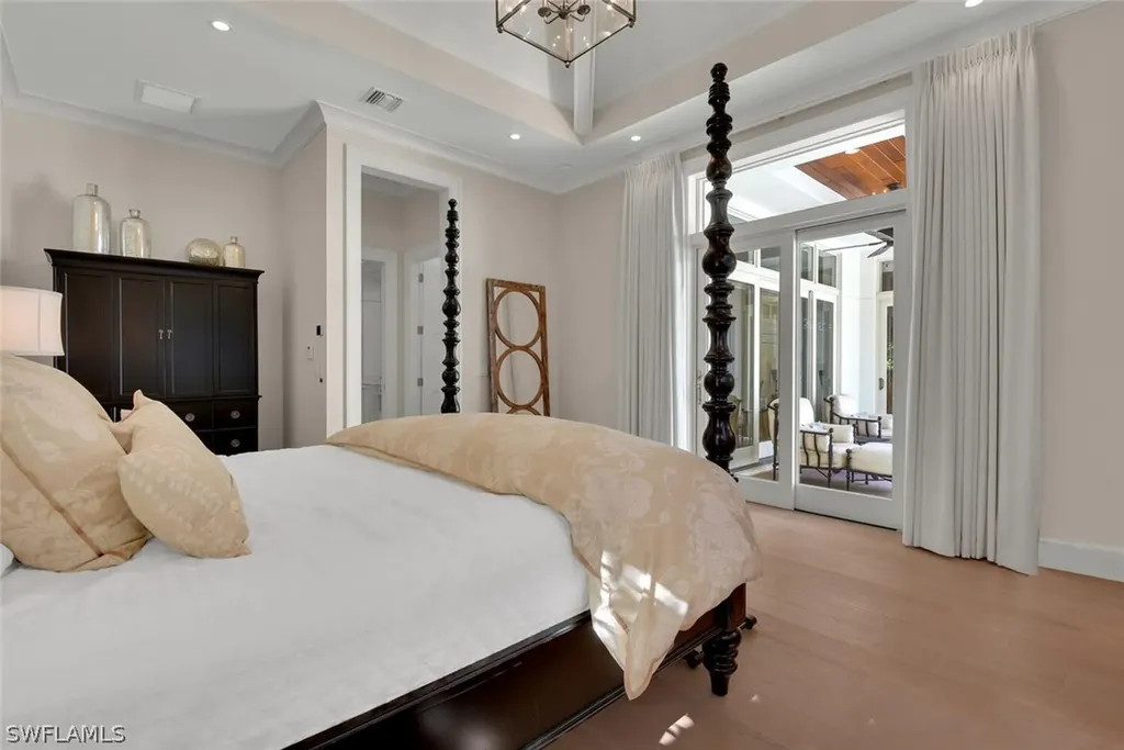 2250 Crayton Road Naples FL 34103