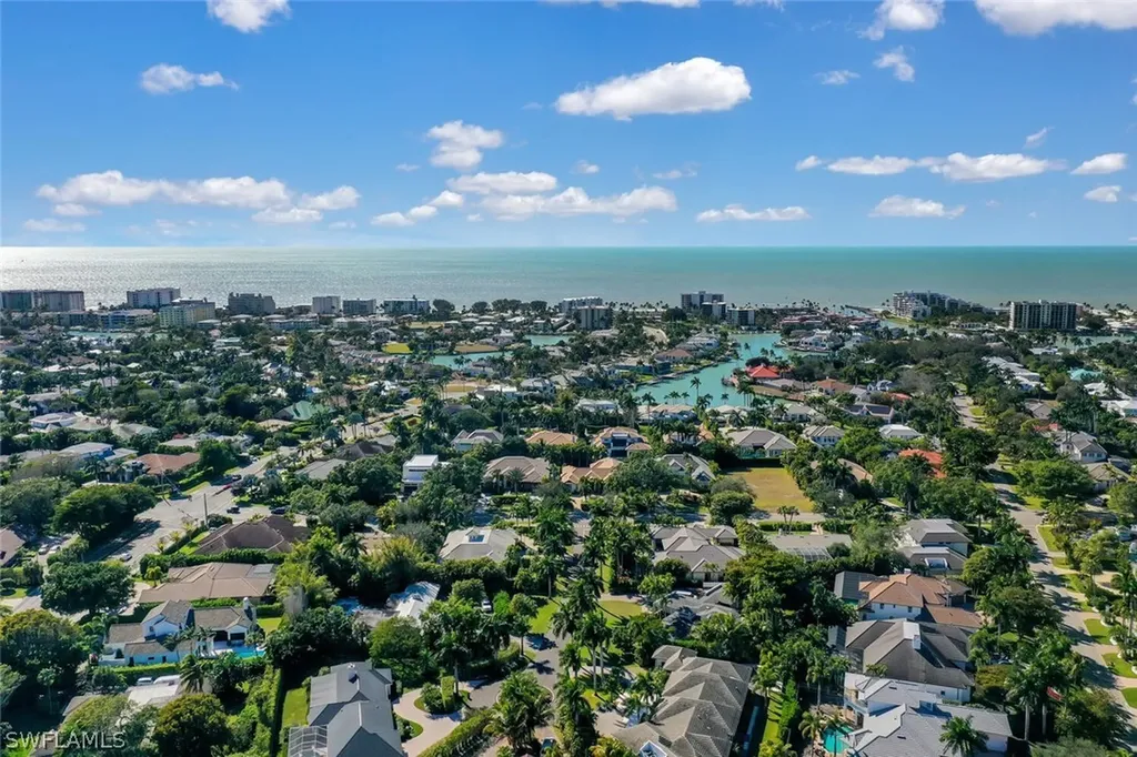 2250 Crayton Road Naples FL 34103