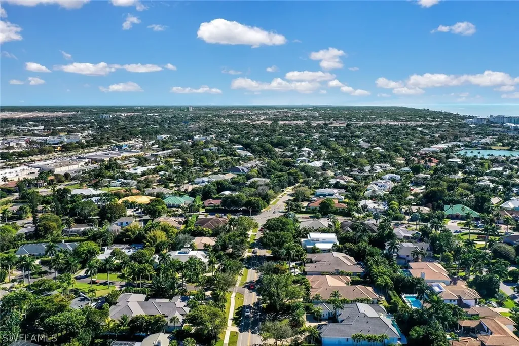 2250 Crayton Road Naples FL 34103