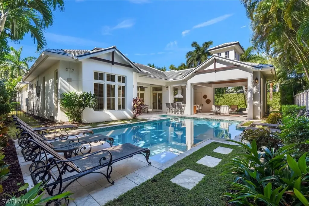 2250 Crayton Road Naples FL 34103