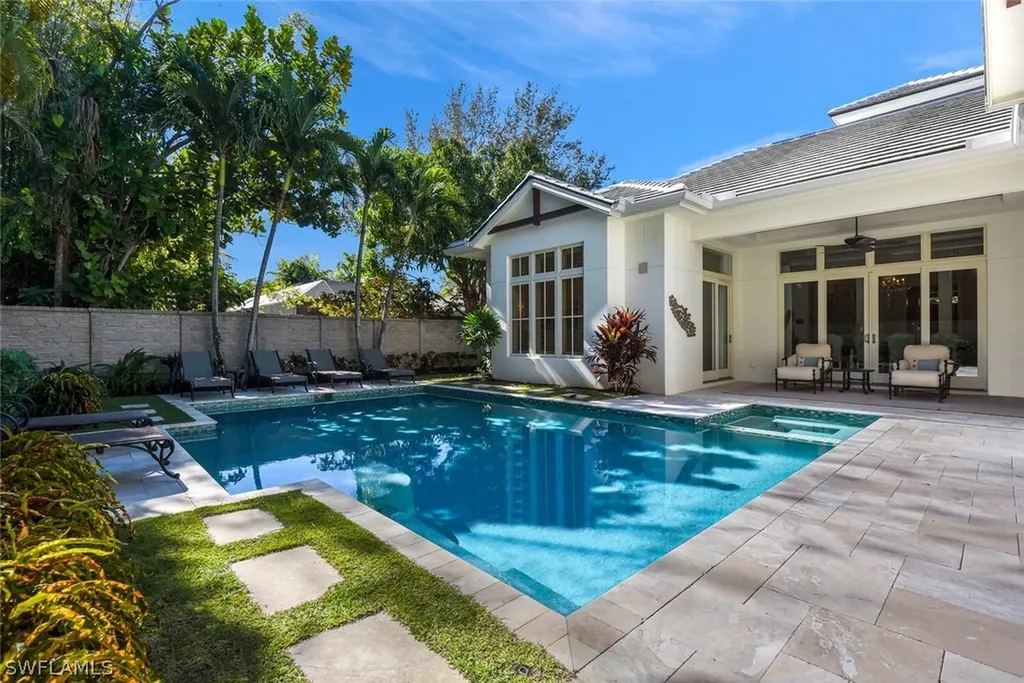 2250 Crayton Road Naples FL 34103