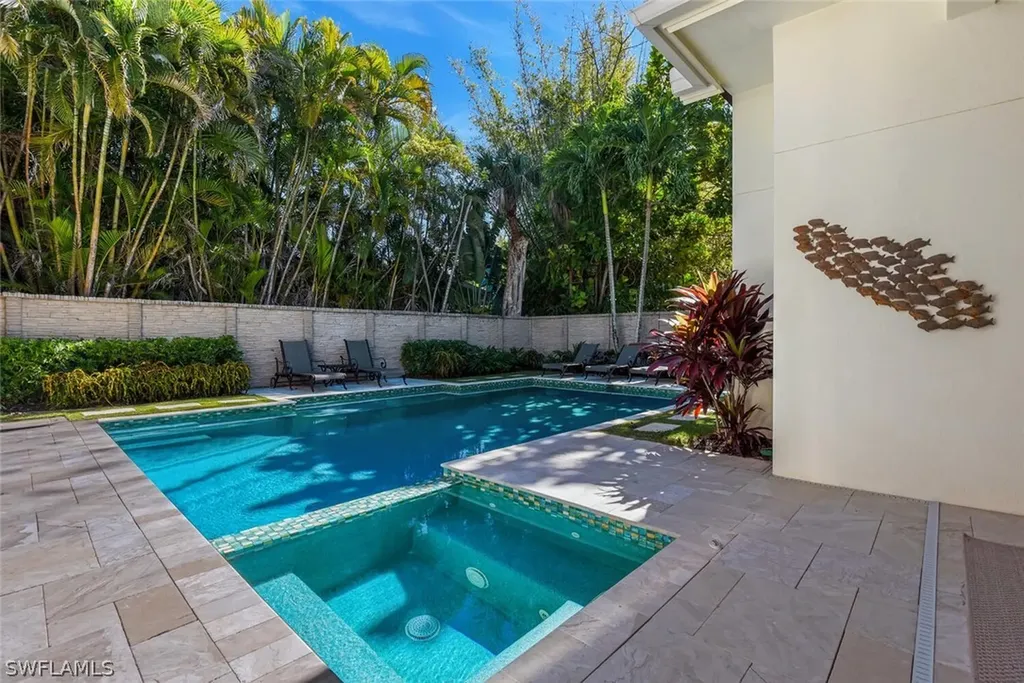 2250 Crayton Road Naples FL 34103