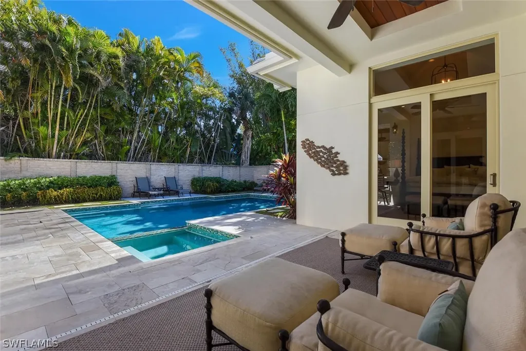 2250 Crayton Road Naples FL 34103