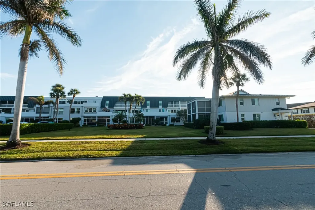 4200 Belair Lane Naples FL 34103