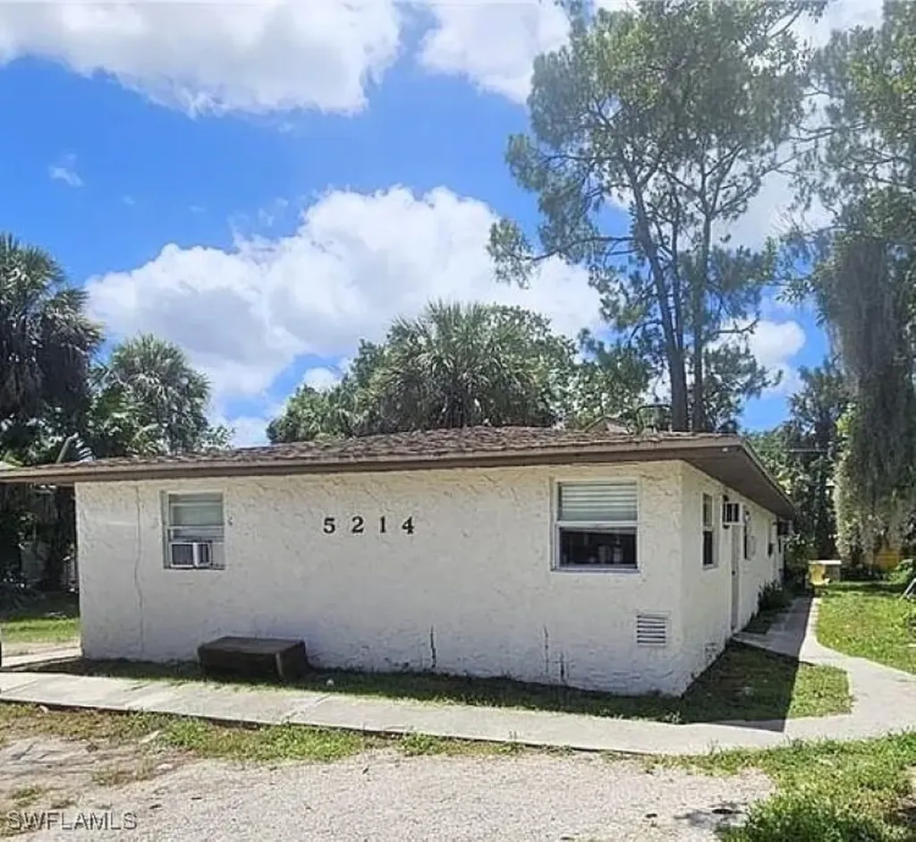 5214 Sholtz Street Naples FL 34113