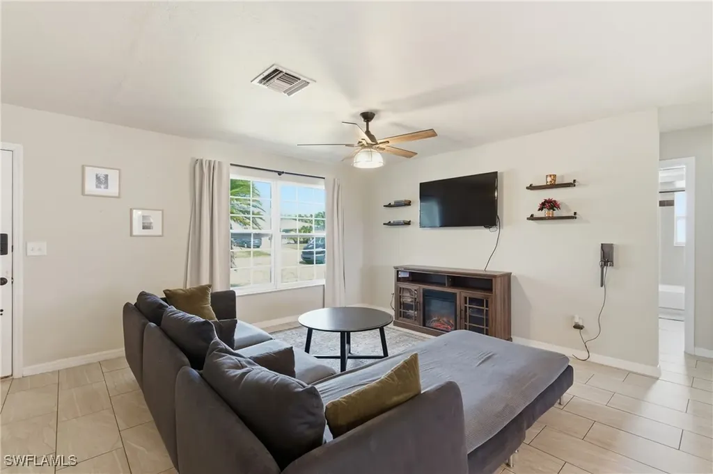 428 SW 33rd Terrace Cape Coral FL 33914