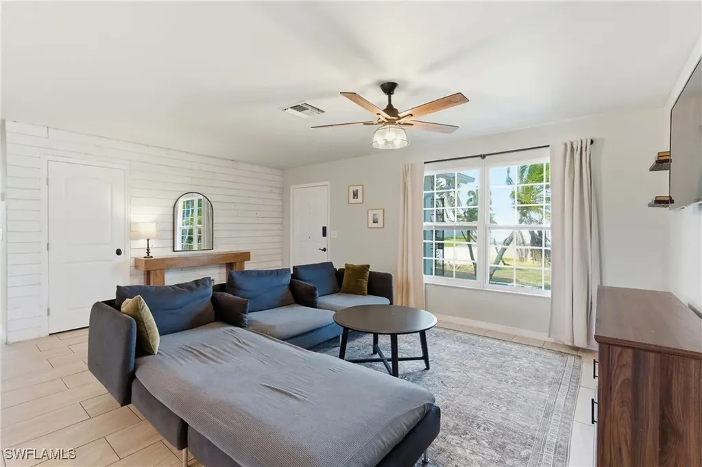 428 SW 33rd Terrace Cape Coral FL 33914