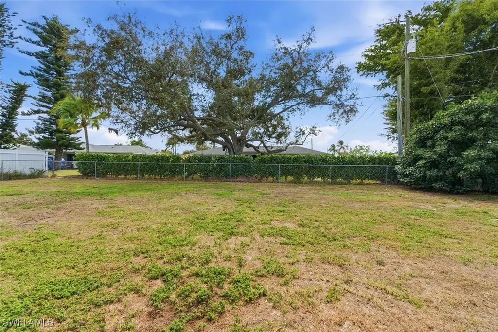 428 SW 33rd Terrace Cape Coral FL 33914