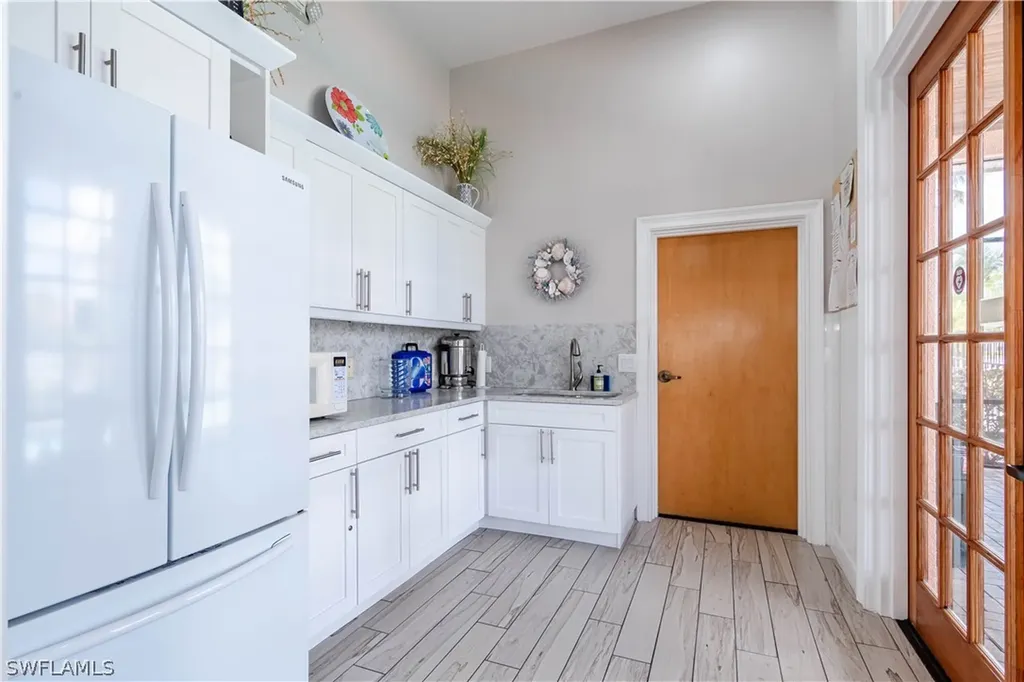 6830 Beach Resort Drive Naples FL 34114