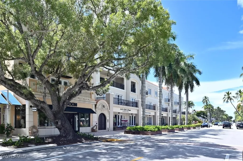 900 8th Avenue S Naples FL 34102