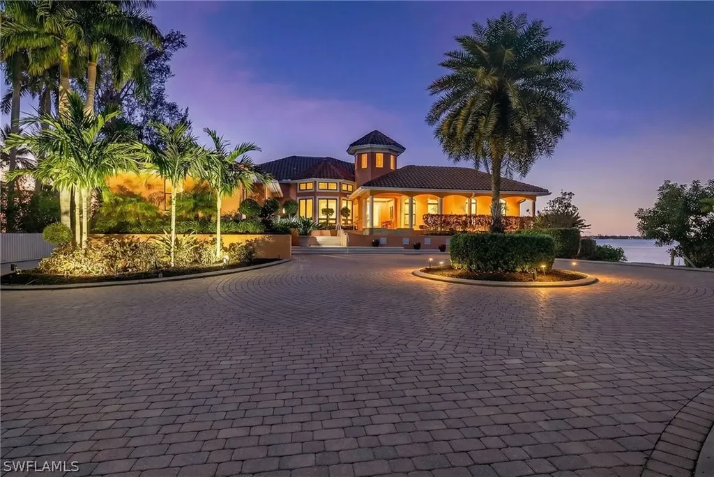 2600 Mcgregor Boulevard Fort Myers FL 33901