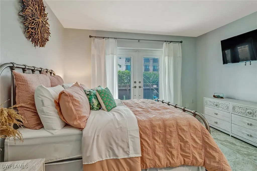 1351 Curlew Avenue Naples FL 34102