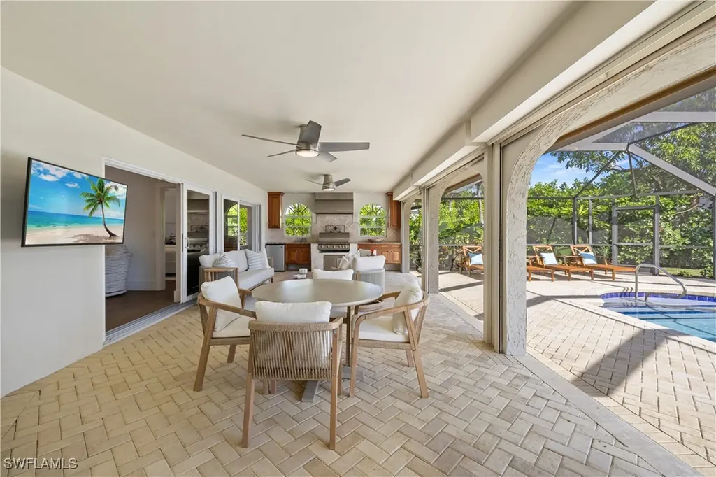 4916 Crayton Road Naples FL 34103