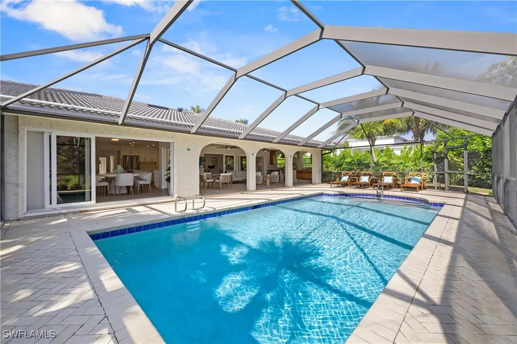 4916 Crayton Road Naples FL 34103