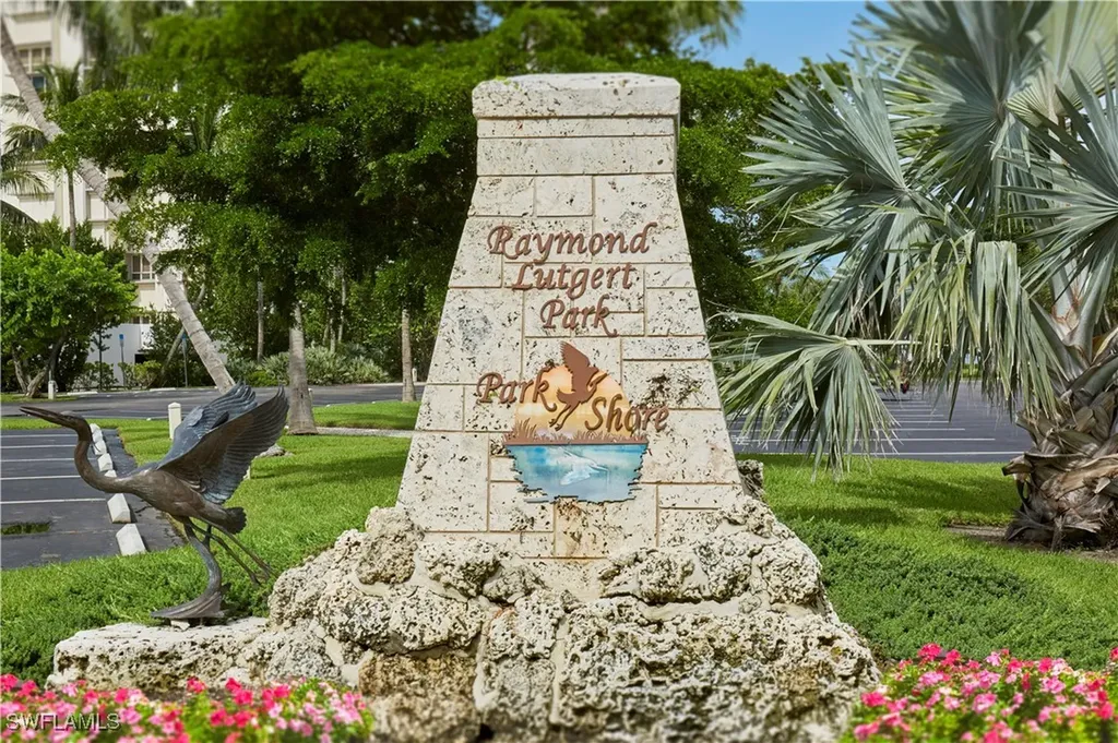 4916 Crayton Road Naples FL 34103