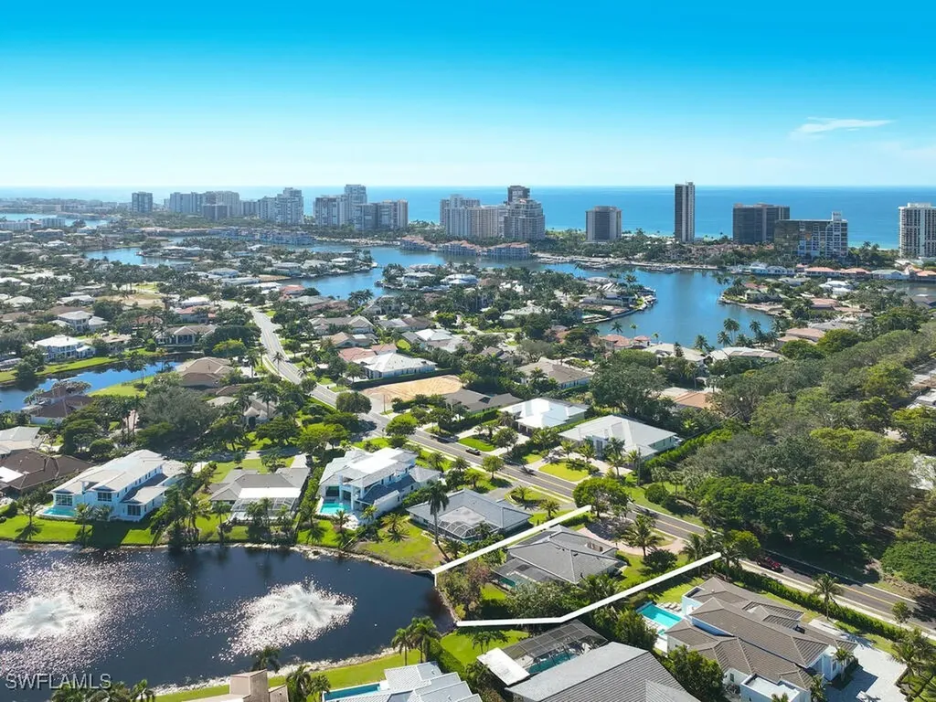 4916 Crayton Road Naples FL 34103