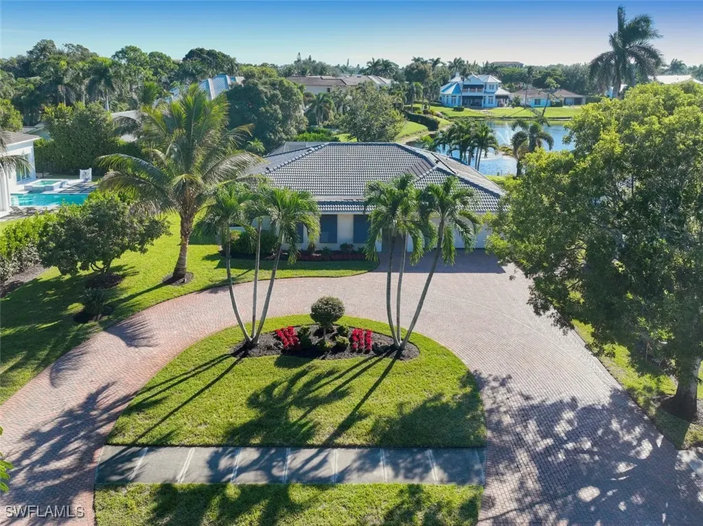 4916 Crayton Road Naples FL 34103