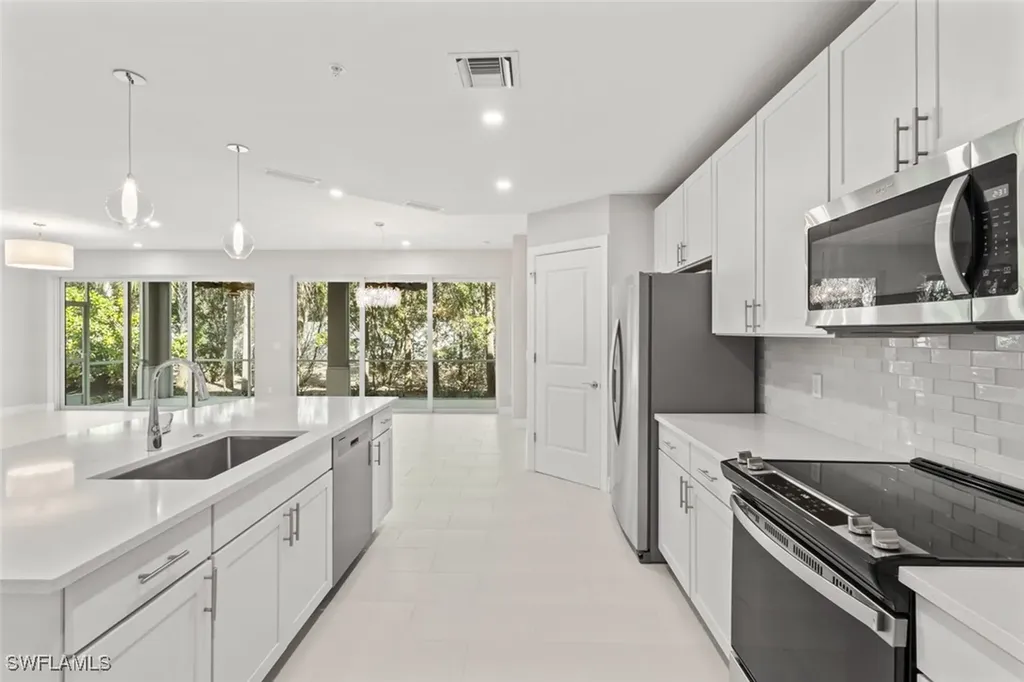 196 Indies Drive E Naples FL 34114