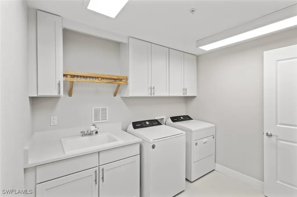 196 Indies Drive E Naples FL 34114