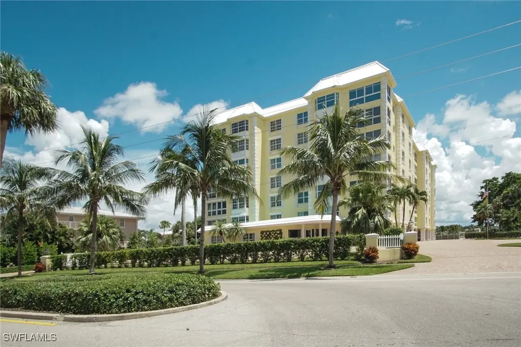 1900 Gulf Shore Boulevard N Naples FL 34102