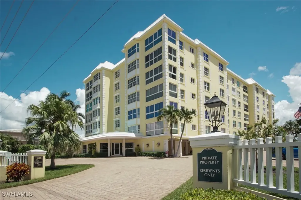 1900 Gulf Shore Boulevard N Naples FL 34102