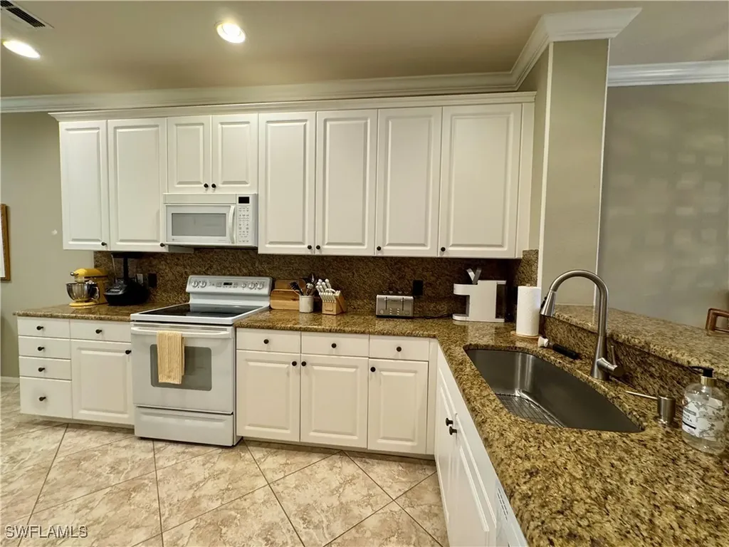 4884 Hampshire Court Naples FL 34112