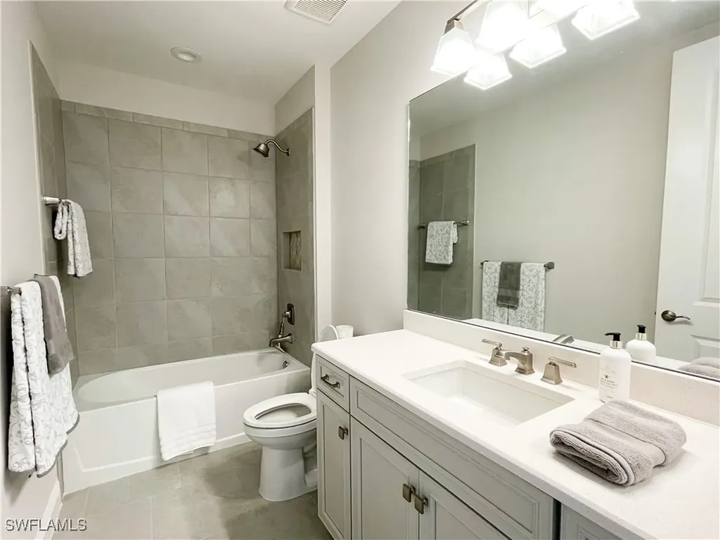 2555 Seychelles Drive Naples FL 34112