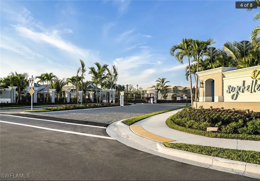 2555 Seychelles Drive Naples FL 34112