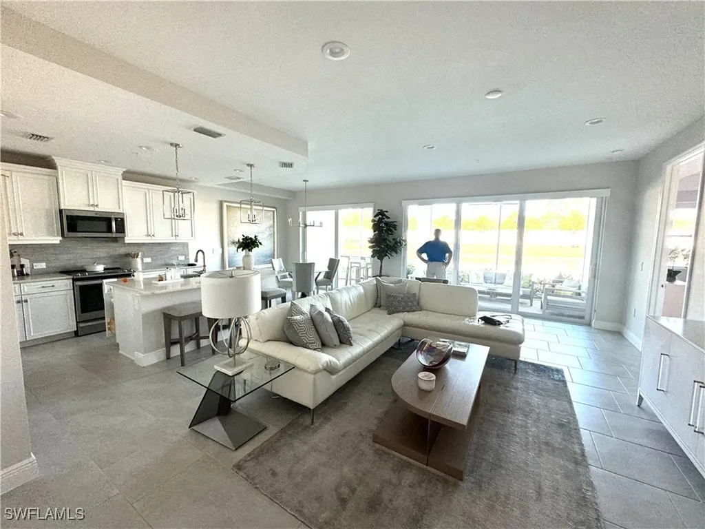 2555 Seychelles Drive Naples FL 34112