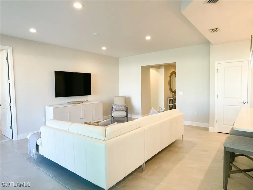 2555 Seychelles Drive Naples FL 34112