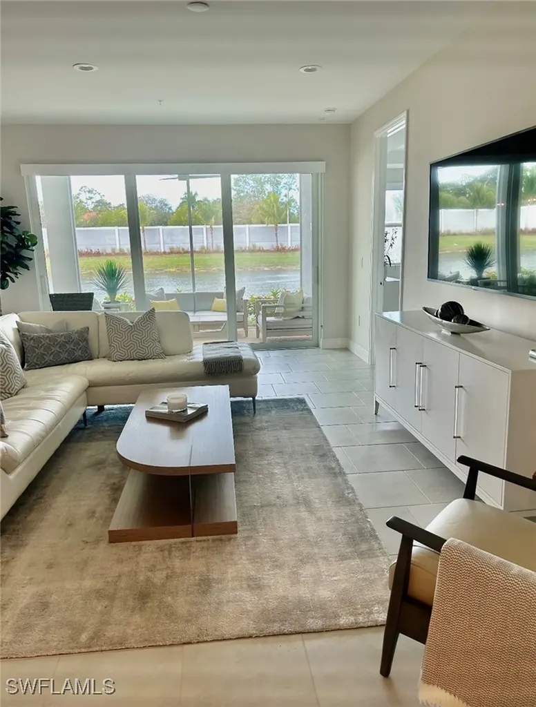 2555 Seychelles Drive Naples FL 34112