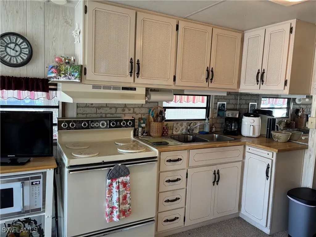 9 Jade Drive Naples FL 34114