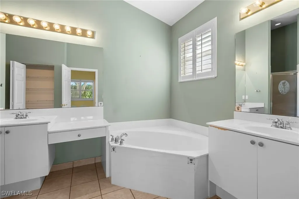 9390 Sun River Way Estero FL 33928