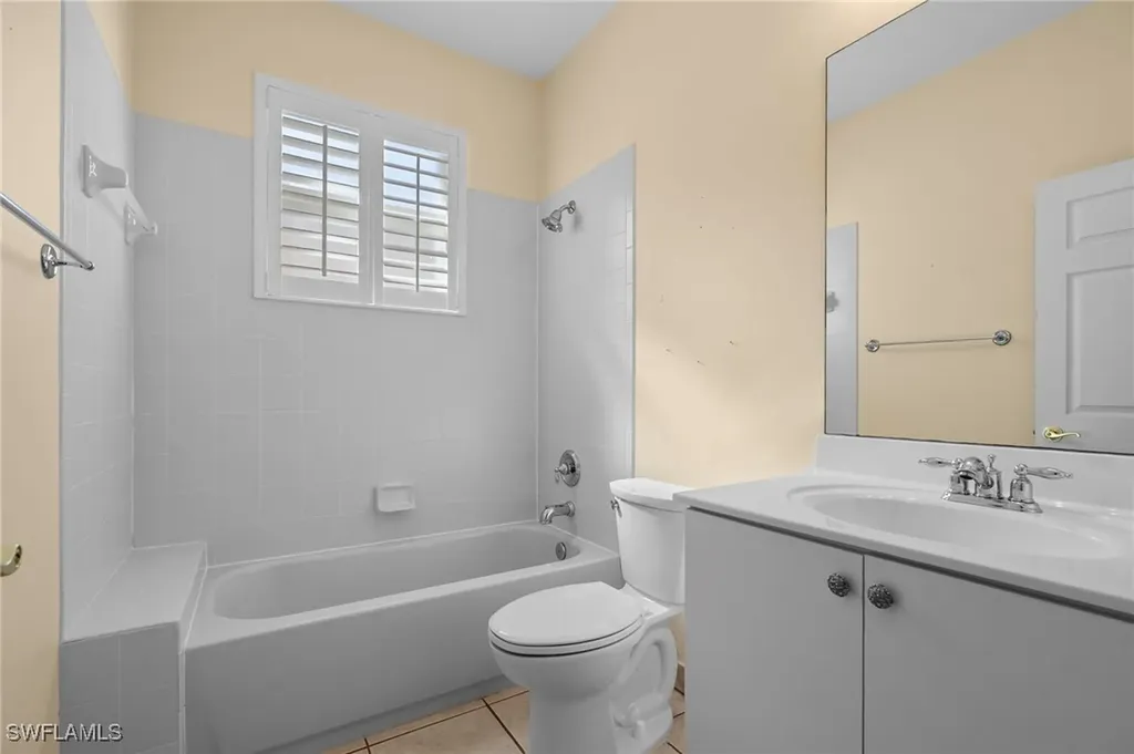 9390 Sun River Way Estero FL 33928