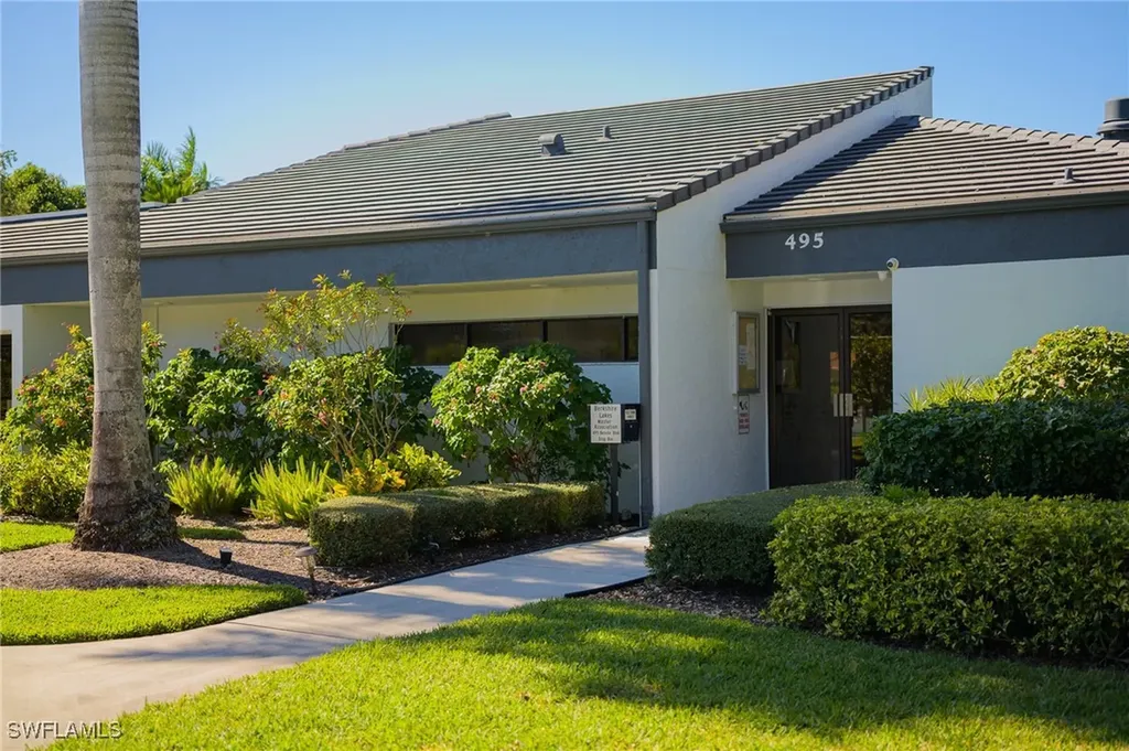 613 Squire Circle Naples FL 34104