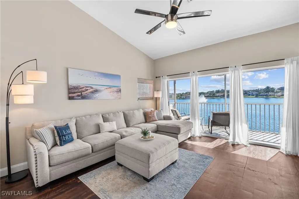 541 Windsor Square Naples FL 34104